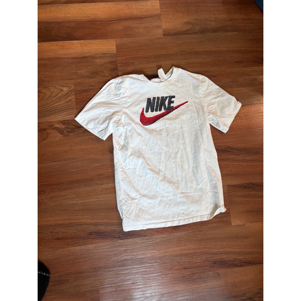 Nike Sportswear Chenille Swoosh Logo T-Shirt White Red Black Mens Medium